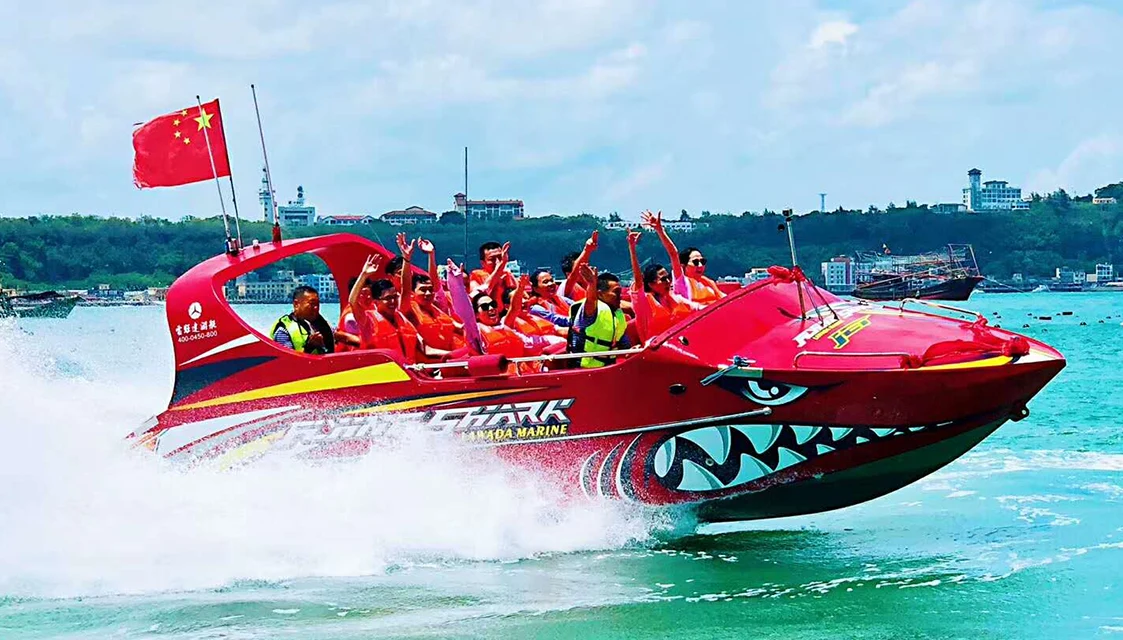 Bateau de divertissement