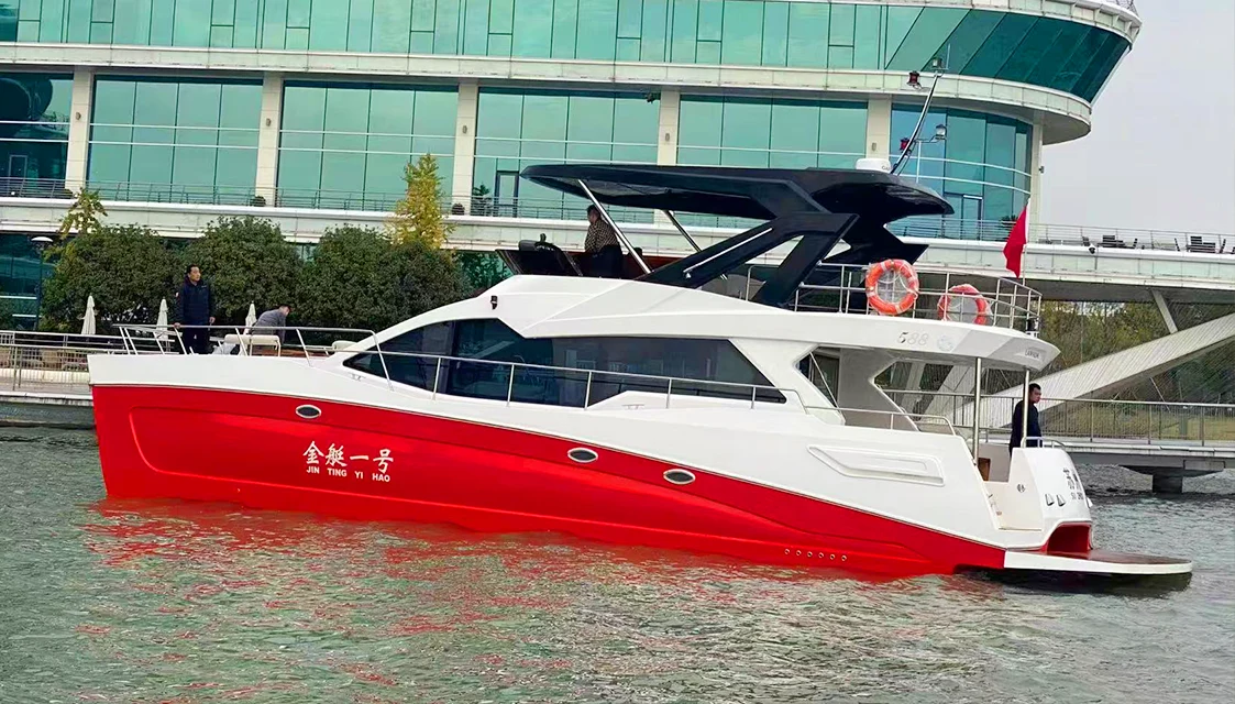 Yacht commercial