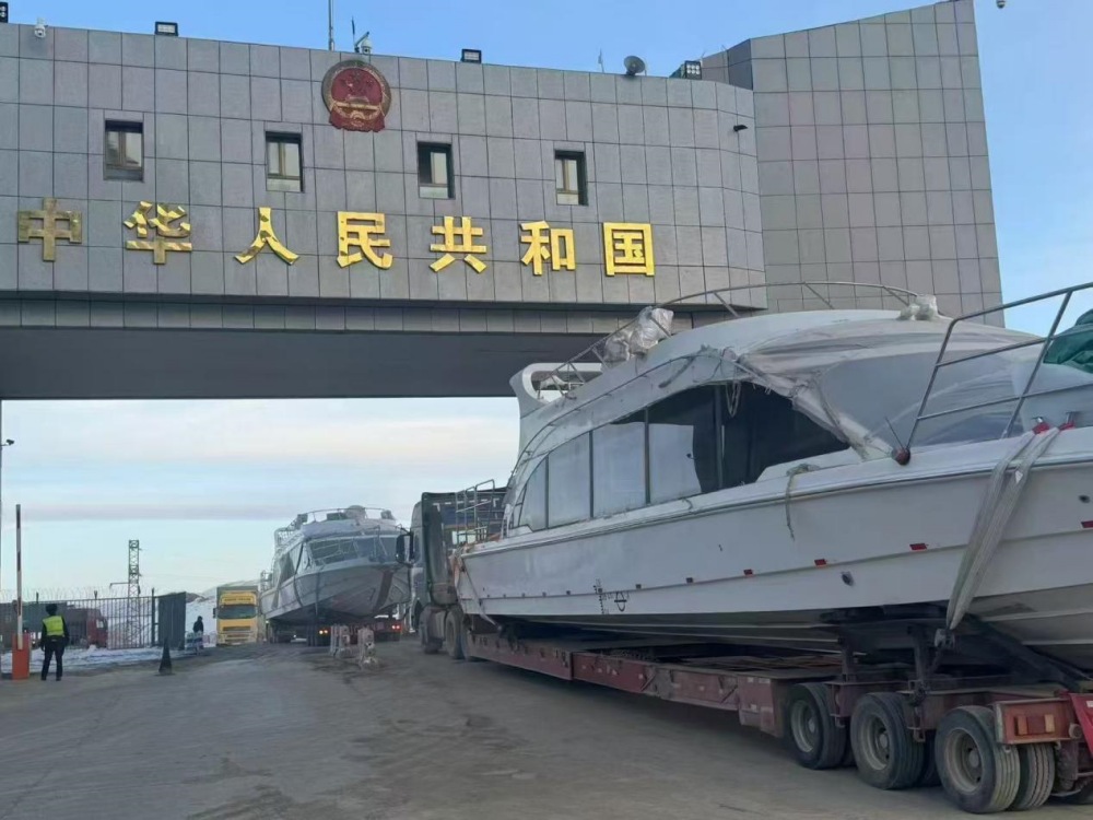En novembre 2024, Lawada a livré deux bateaux de passagers de 17,8 millions aux clients du Kirghizistan.