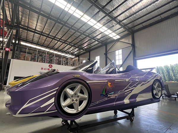 La voiture de sport nautique de New Color Lawada arrive!