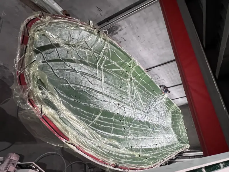 Processus d'infusion sous vide Lawada® pour coque de navire à passagers de 21,8 m – augmentant la résistance, l'efficacité et la longévité